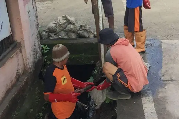 Hari Pertama Kerja,...