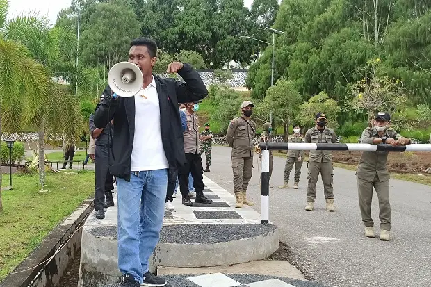 Bawa 4 Tuntutan, Mahasiswa...
