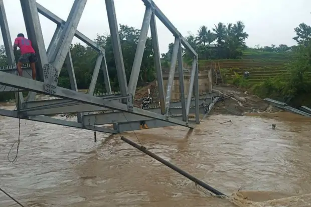 Jembatan di Kajuara...