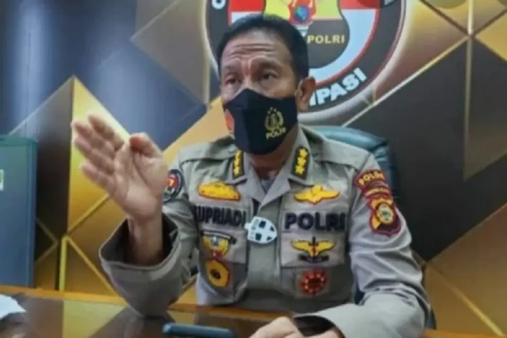 Tak Kenal Libur Lebaran,...