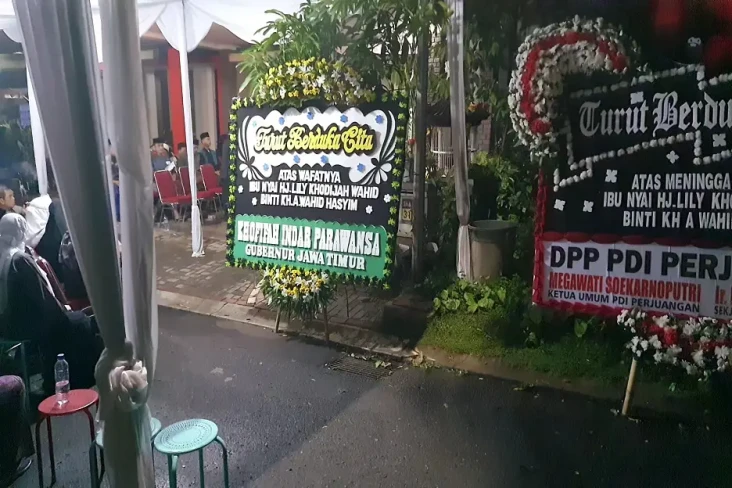 Karangan Bunga dari...