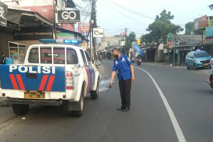 Viral Mobil Vs Motor...