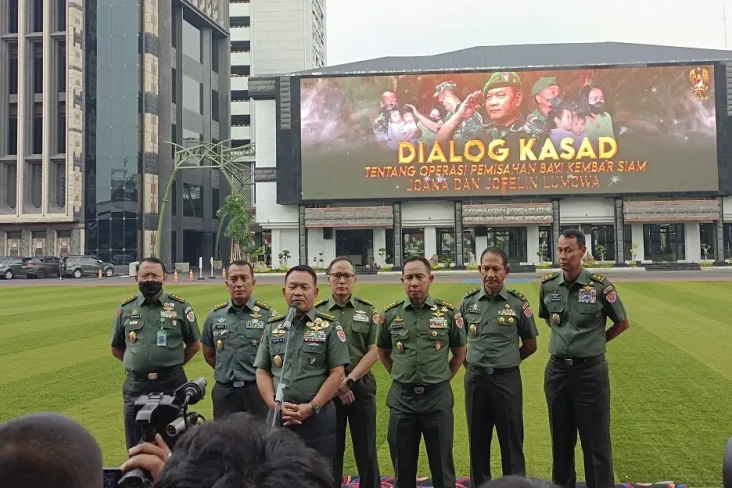 KSAD Dudung Bagikan...