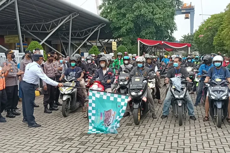 Ratusan Pemudik asal...
