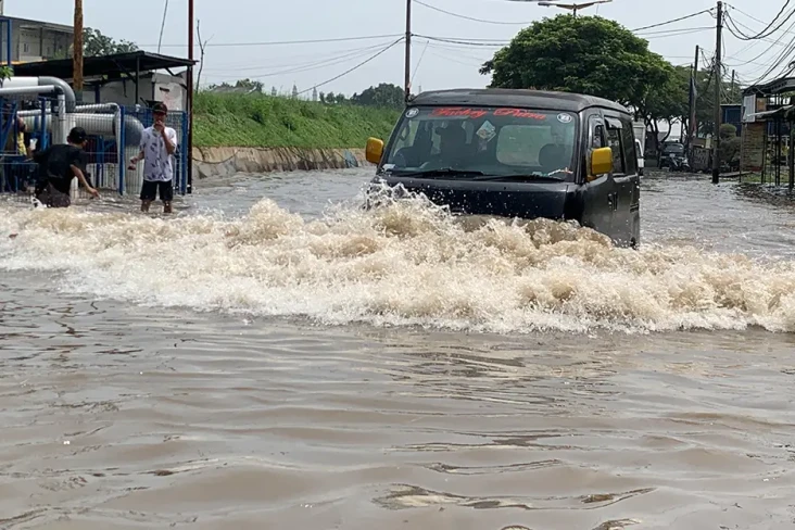 Terendam Banjir, Akses...