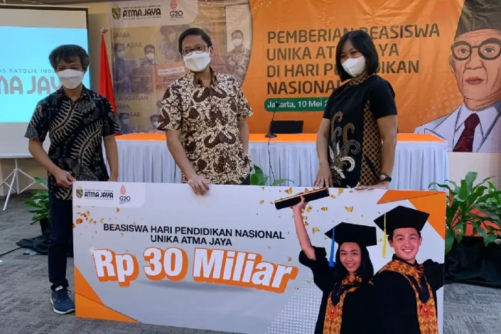Unika Atma Jaya Berikan...