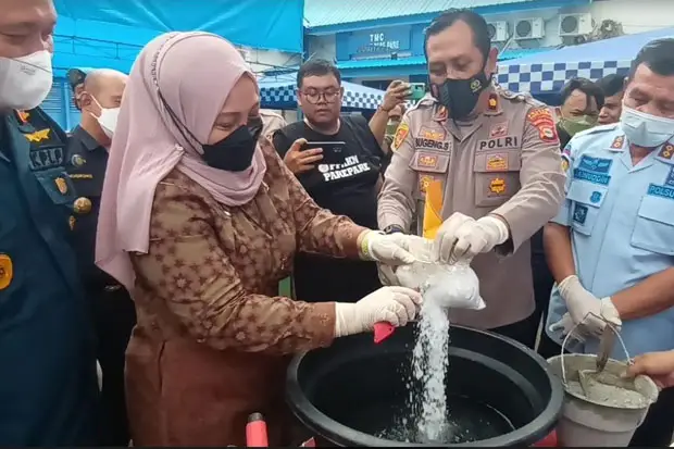 Polres Parepare Musnahkan...