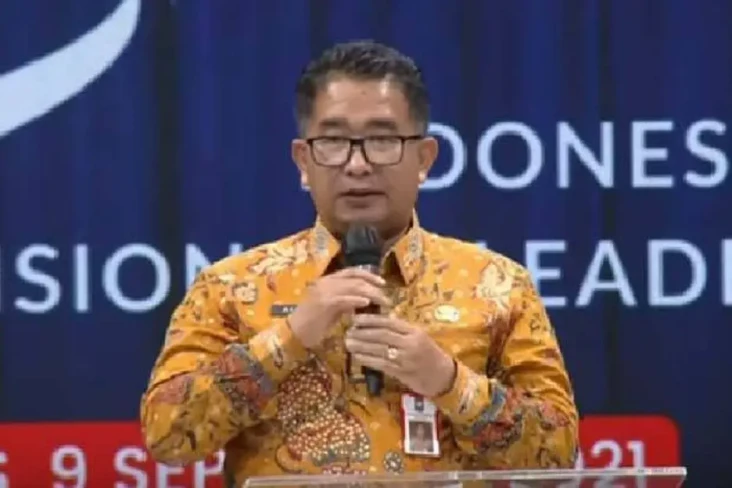 Profil Akmal Malik,...