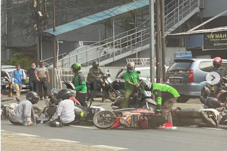 Lebih dari 3 Pengendara...