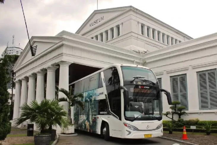 Bus Wisata Transjakarta...