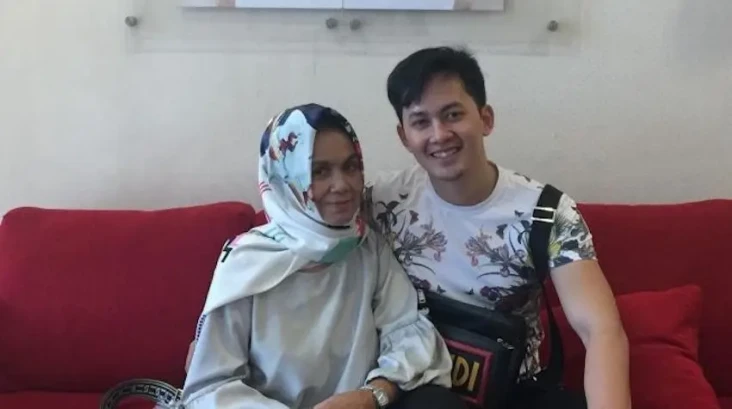 Mama Dahlia Tutup Usia,...