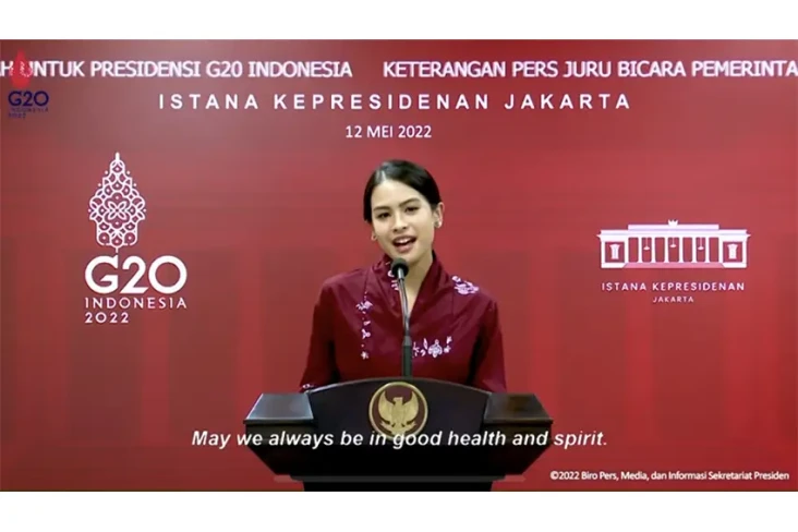 Maudy Ayunda Berkebaya...