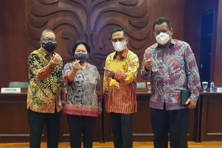 Guyubnya Rektor UI,...