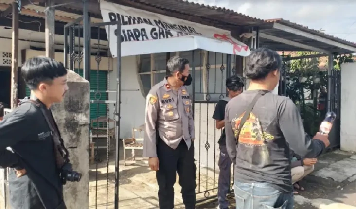Menyayat Hati, Pakai...