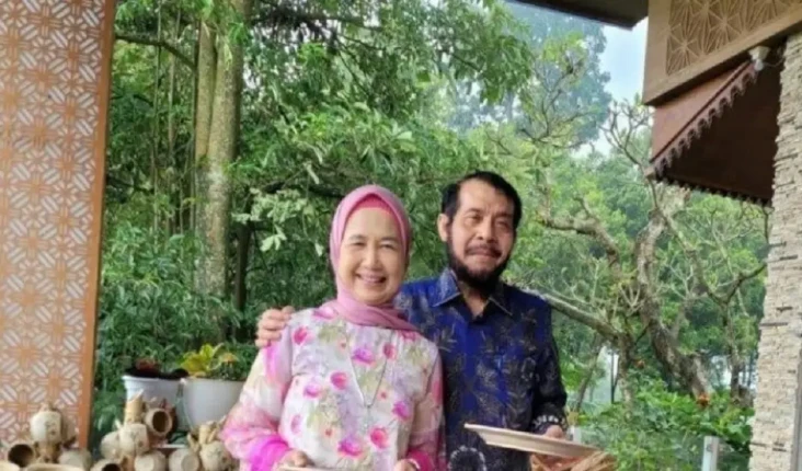 Berkas Lengkap, Pernikahan...