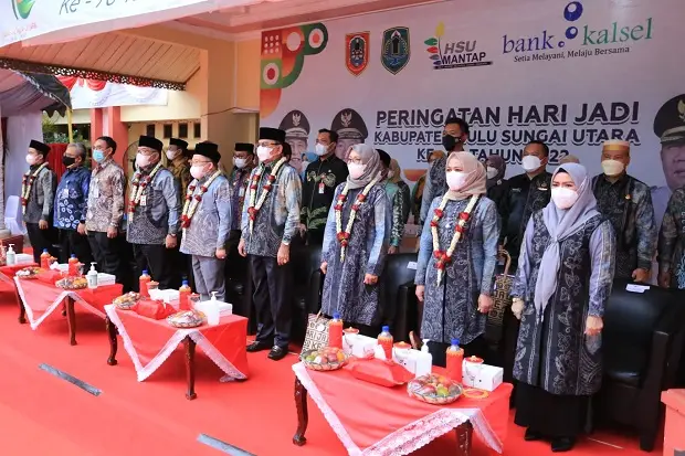 Tarian Tradisional Warnai...