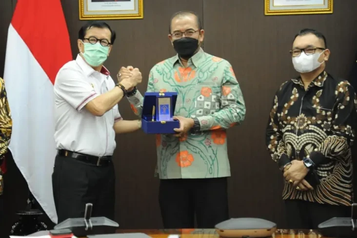Kemenkumham dan KPU...