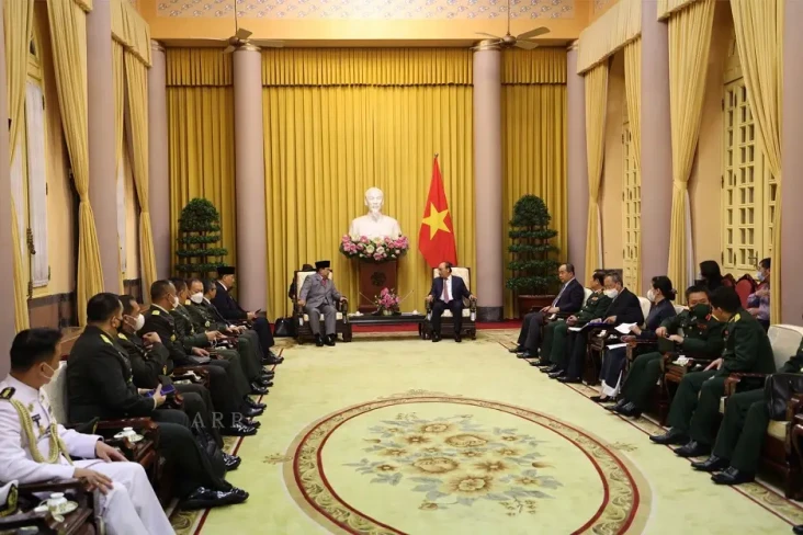 Bertemu Presiden Vietnam,...