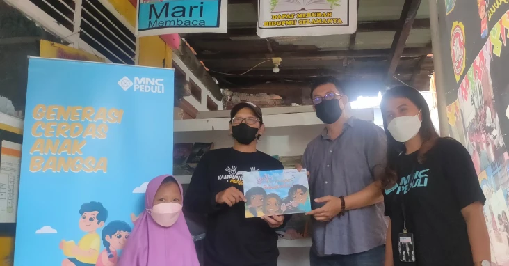 Peringati Hari Buku...