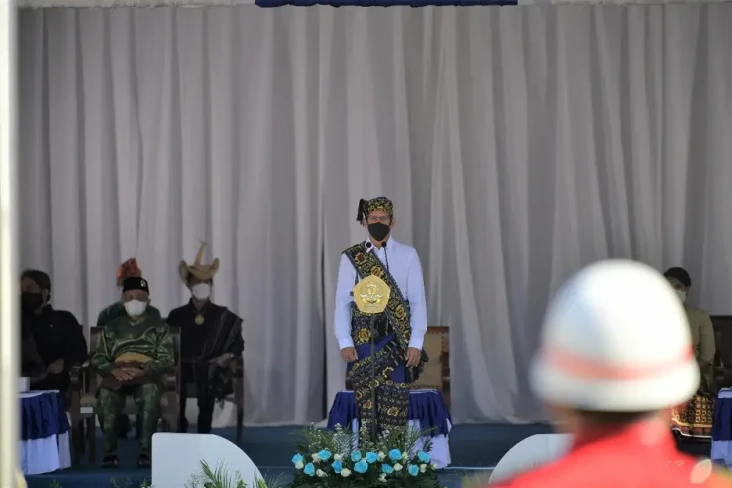 Pimpin Upacara Hardiknas...