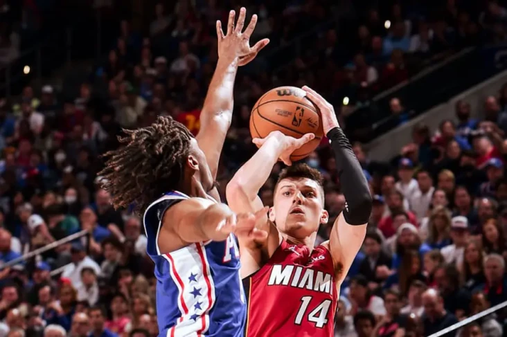 Hasil Playoff NBA 2021-2022:...