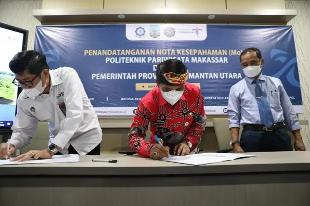 Poltekpar Makassar dan...