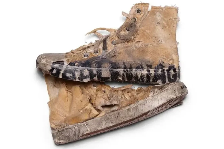 Balenciaga Rilis Sepatu...