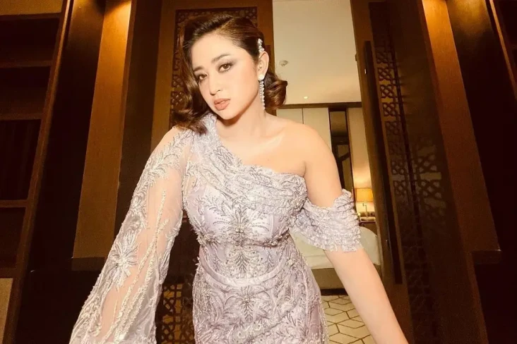 Dewi Perssik Jalani...