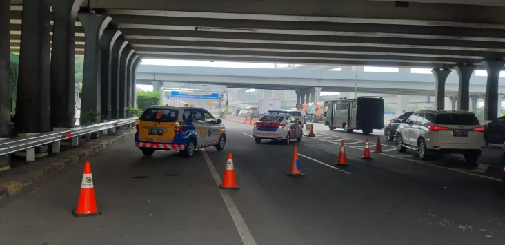 Jalan Tol Layang MBZ...