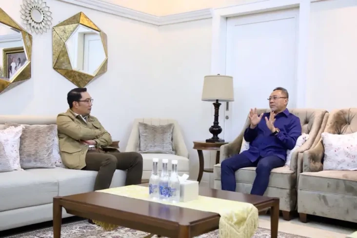 2 Jam Temui Zulhas,...