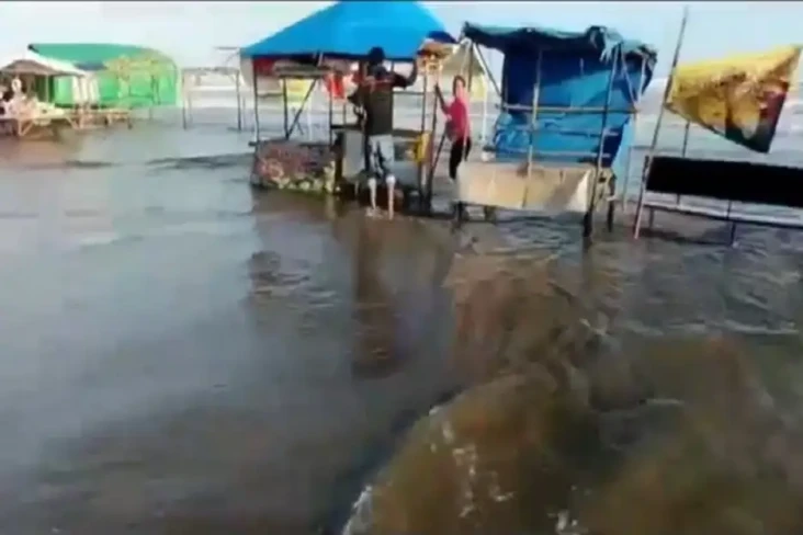 Gelombang Hitam Tiba-tiba...
