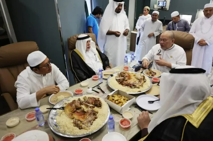 Dijamu Makan Pemegang...