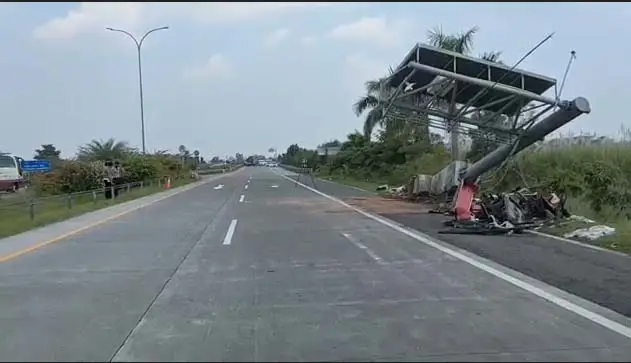 Pengemudi Bus Pariwisata...
