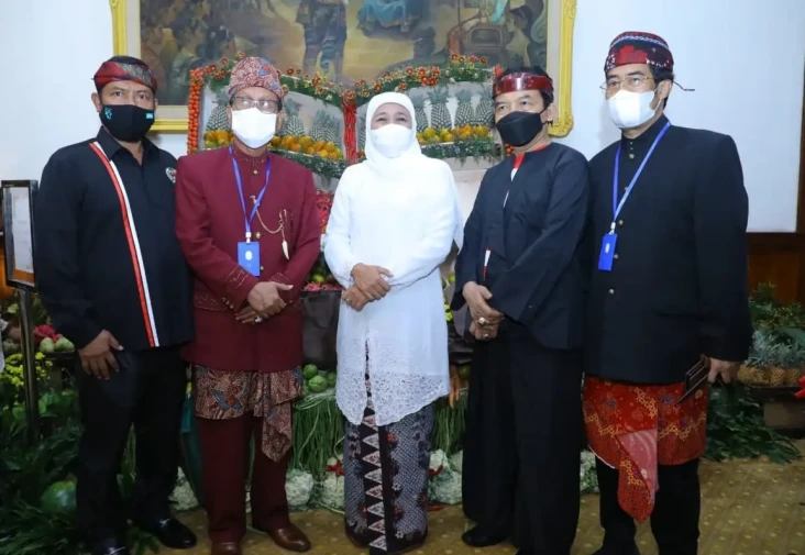 Gubernur Khofifah Ajak...