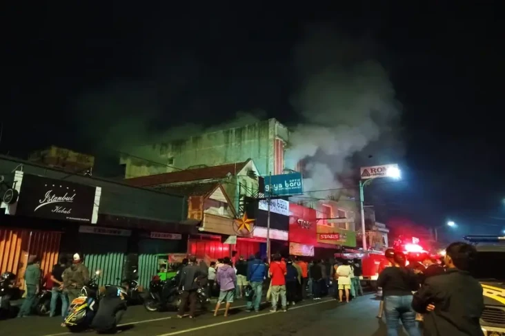 Api Membara di Salatiga,...