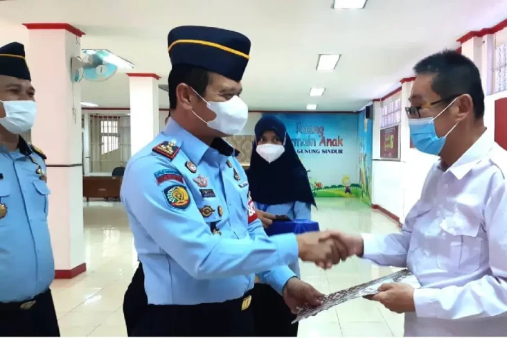 Hari Raya Waisak, 12...