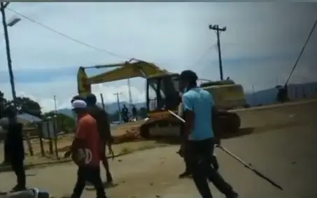 Bentrokan Warga dan...