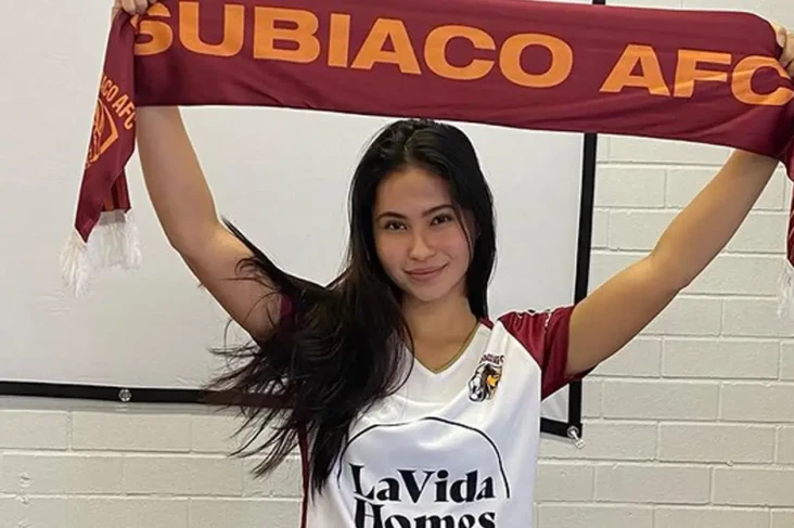 Pesepak Bola Cantik...
