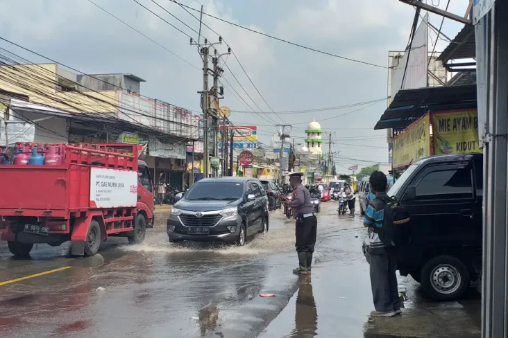 Hujan Lebat Disertai...