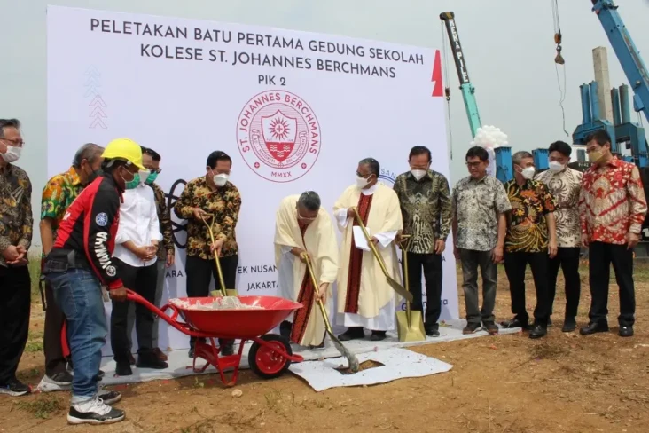 Bertaraf Internasional,...