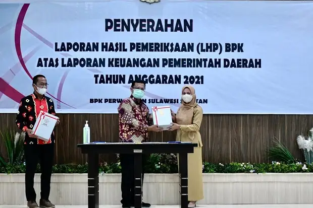Pemkab Lutra Raih Opini...