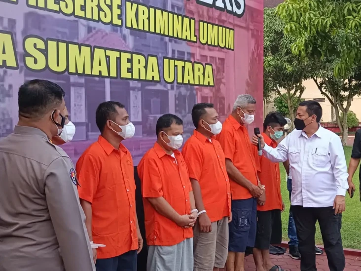 Longsor Tambang Emas...