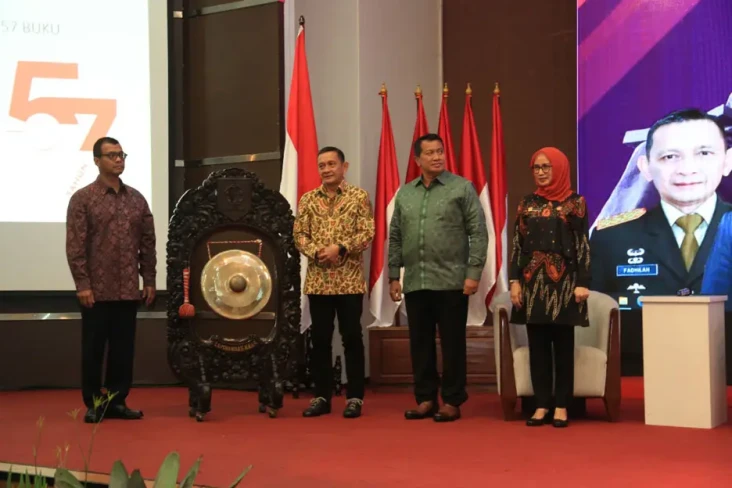Luncurkan 57 Buku, Andi...