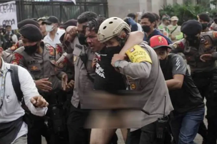 Kasus Pengeroyokan Ade...