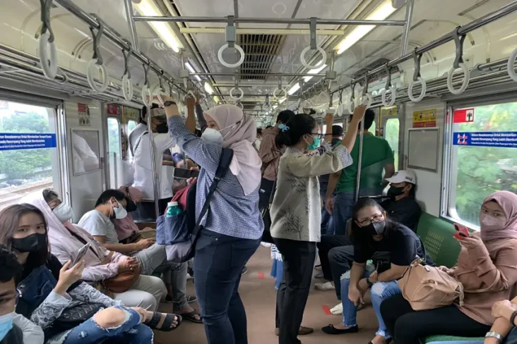 Lonjakan Penumpang KRL,...