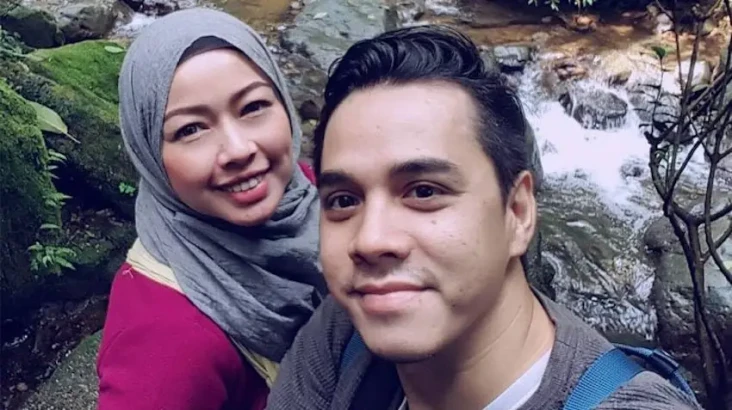 5 Artis Menikah dengan...