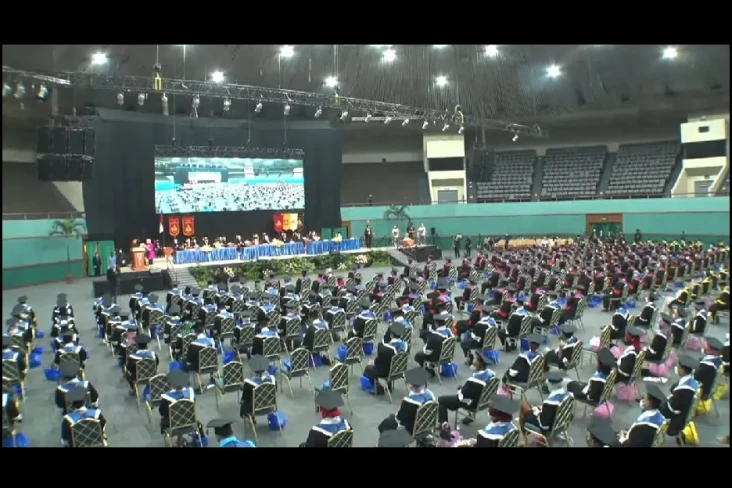 Di Hadapan 1.222 Wisudawan,...