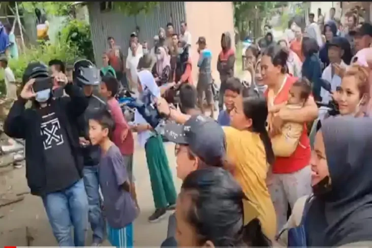 Gerebek Kampung Narkoba,...