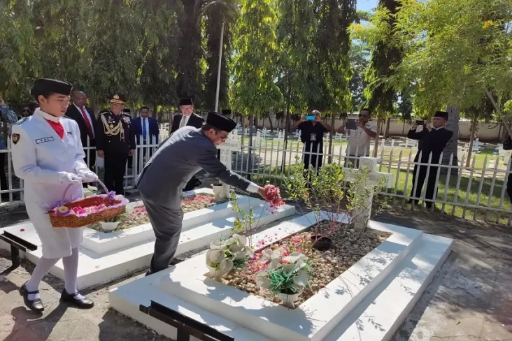 Ziarah ke Taman Makam...