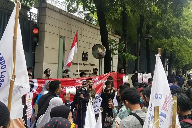 Buntut Pengusiran UAS,...